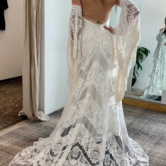 Bridal gown - Picture 2 of 2